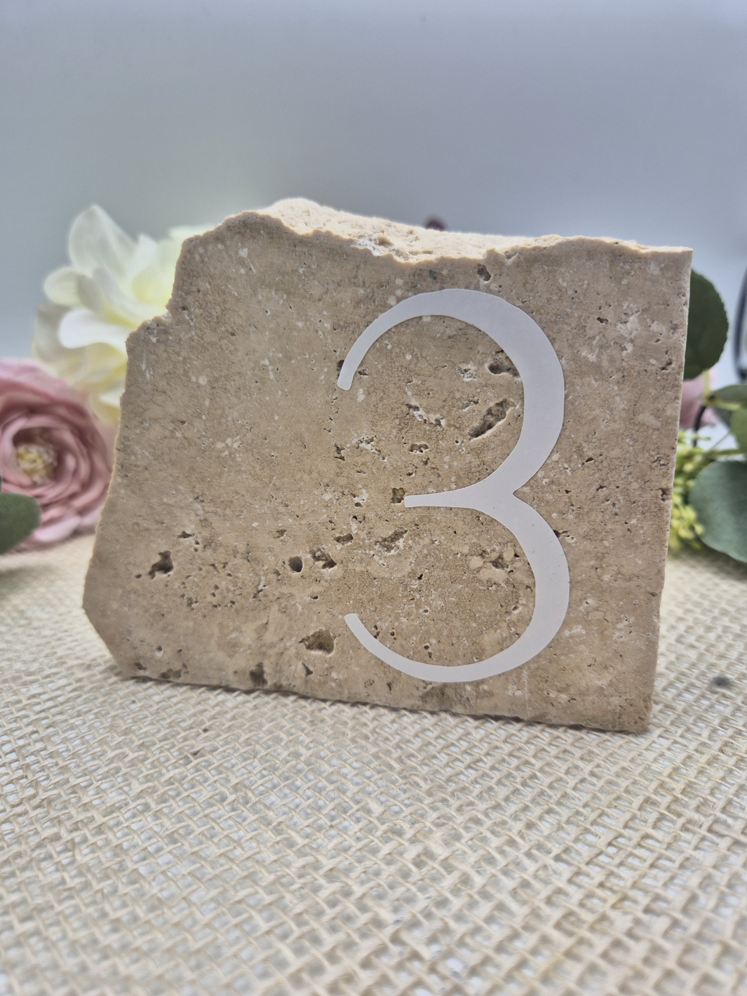 Tischnummern Travertinfliese no.3